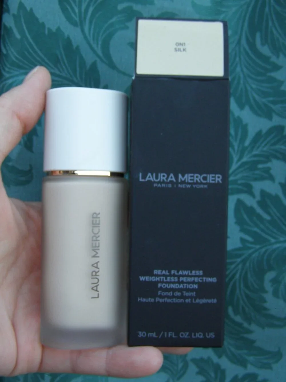 NEW Laura Mercier Real Flawless Foundation